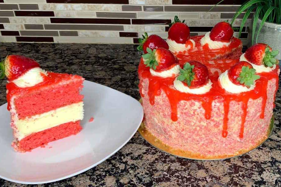 No Fuss Easy Strawberry Crunch Cake Recipe
